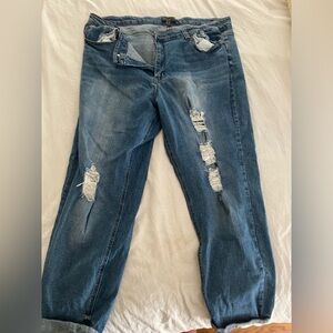 FOREVER 21 RIPPED JEANS